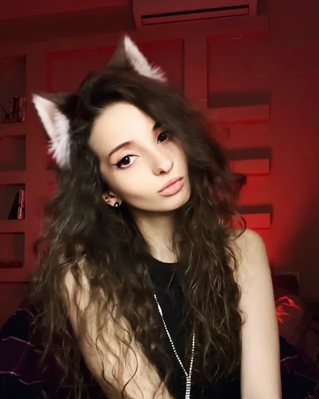Mini_Skinny OnlyFans social butterfly