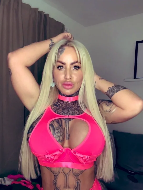 Missdollyd on OnlyFans showcasing exclusive content