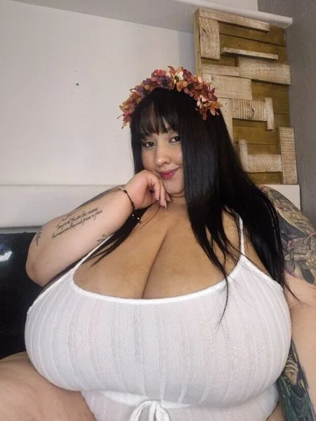 missemmaroose OnlyFans creator with huge boobies