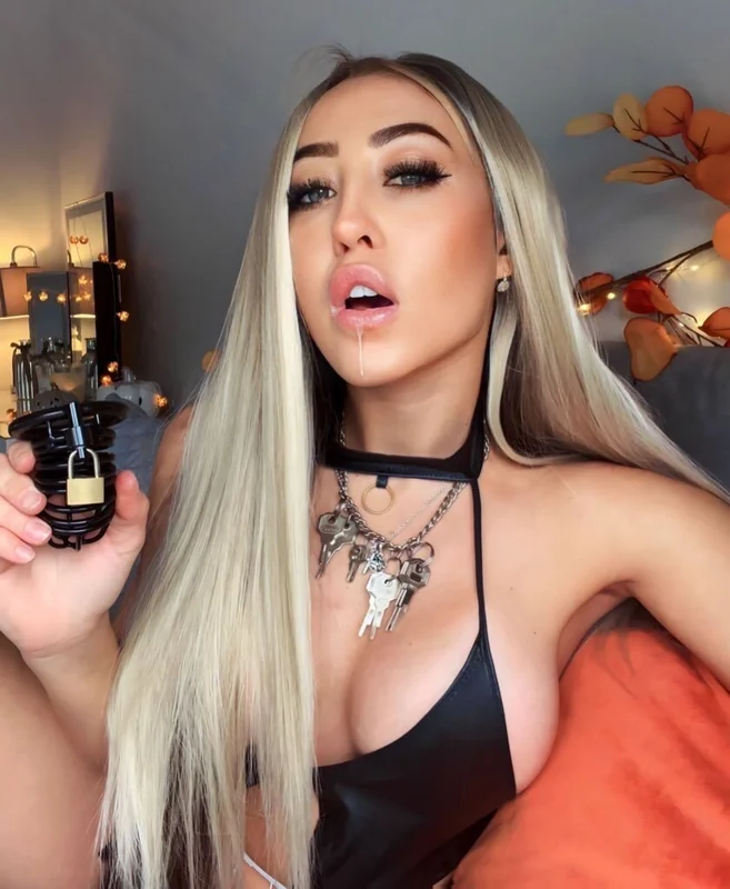 Miss Evie Lock OnlyFans exclusive creator