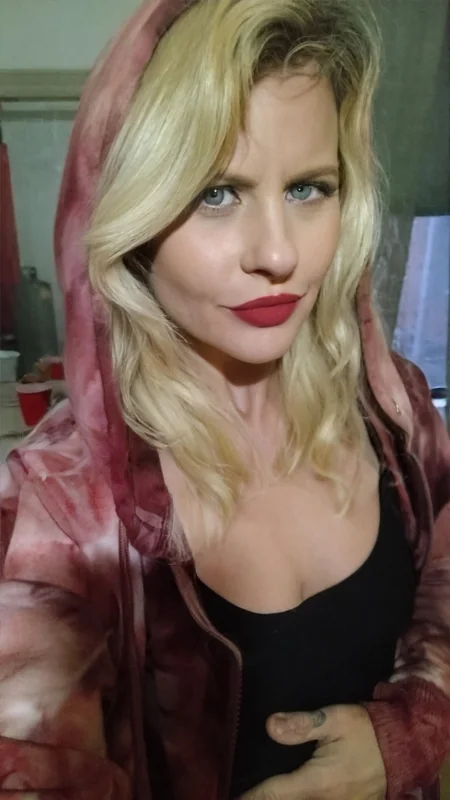 Abbie Wright OnlyFans creator with steamy content