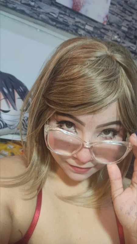 Alex OnlyFans curvy model