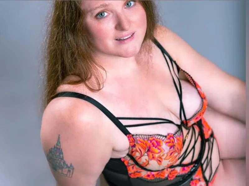 Mjaydivine OnlyFans curvy redhead beauty.