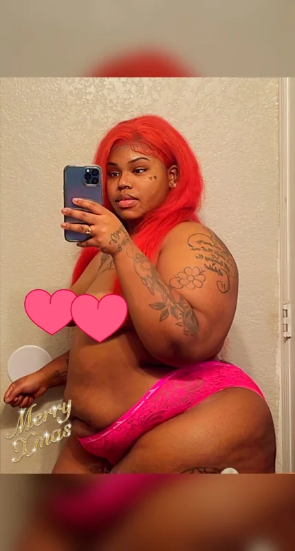 Mari on OnlyFans showcasing her unique charm.
