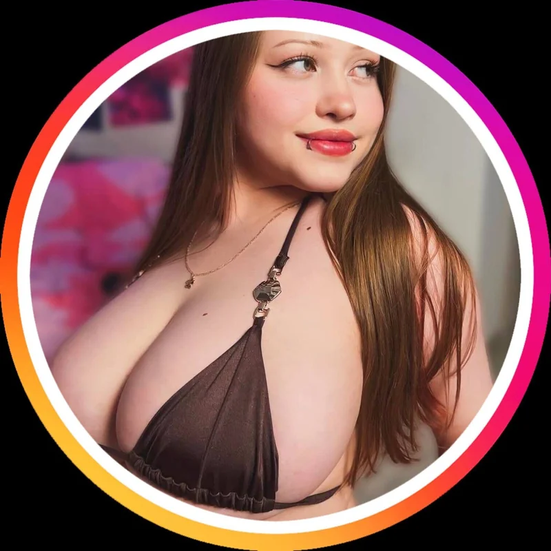Molly Milkers OnlyFans creator with intimate content