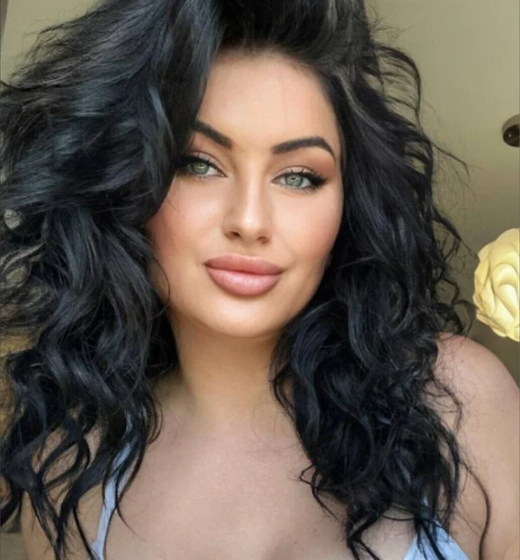 ANNET MOMMY OnlyFans creator with seductive style