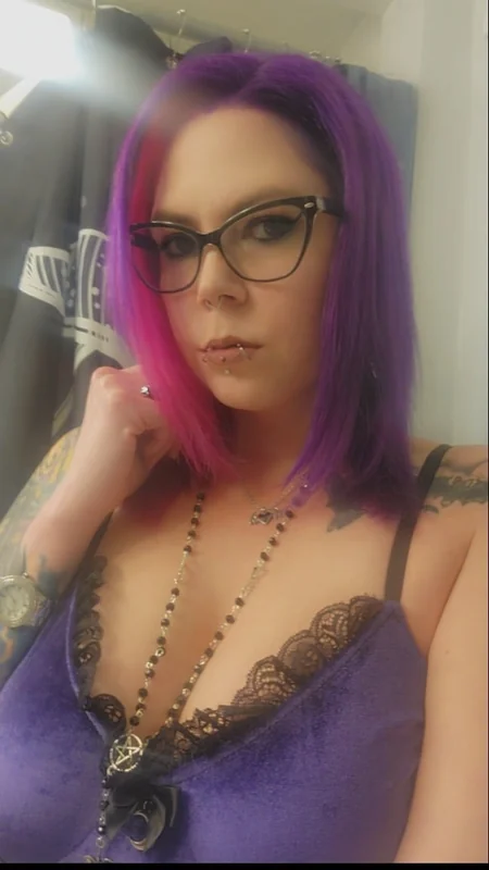 Morticia666 OnlyFans big titty goth girl