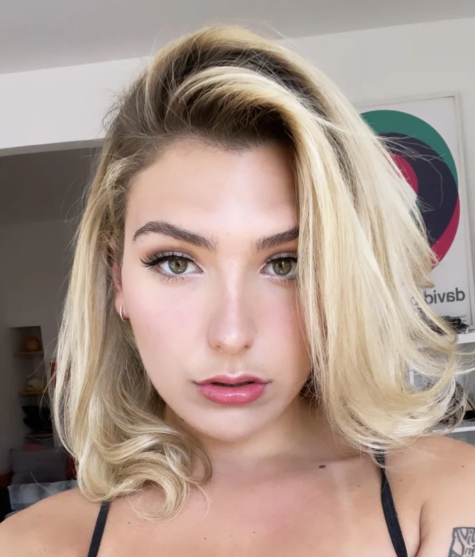 Moxie on OnlyFans showcasing exclusive adult content.