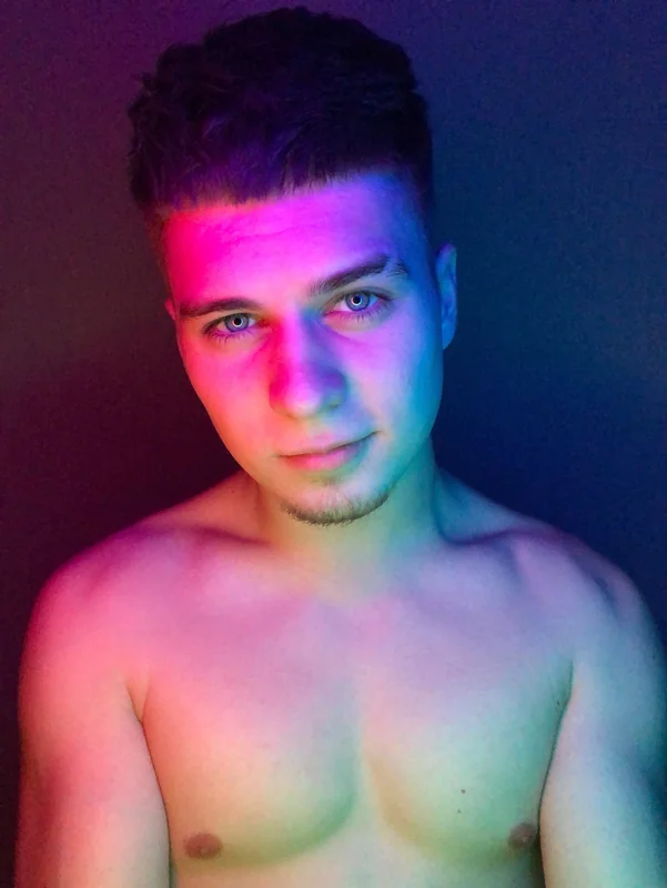 Mrnoiseua OnlyFans creator supporting Ukraine