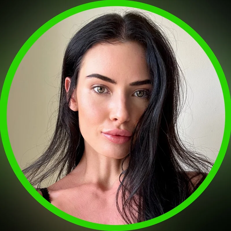 Margot OnlyFans fitness travel style