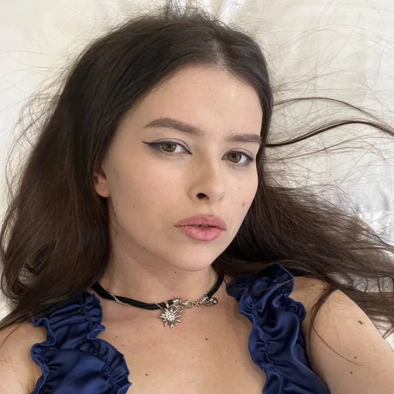 Rina Gold OnlyFans creator with captivating content