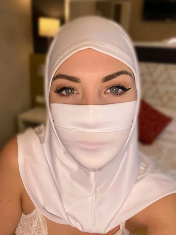 Emine OnlyFans creator with captivating content
