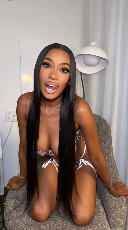 Anne Moore Chocolate OnlyFans with brown eyes