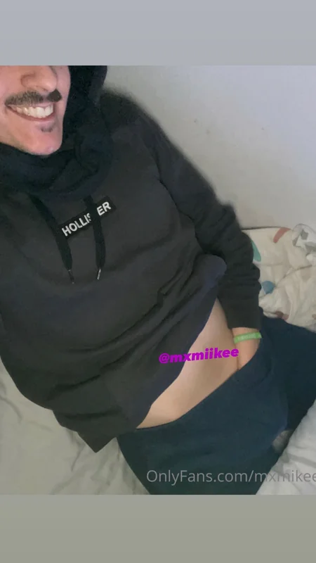 Mxmiikee OnlyFans content creator with custom videos