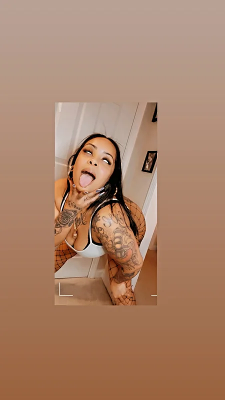 Mzzluck OnlyFans creator with engaging videos