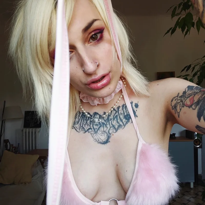 Nanakuroi OnlyFans creator with uncensored content