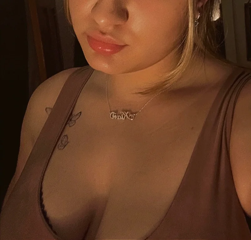 Goddess Naomi-May OnlyFans foot worship creator