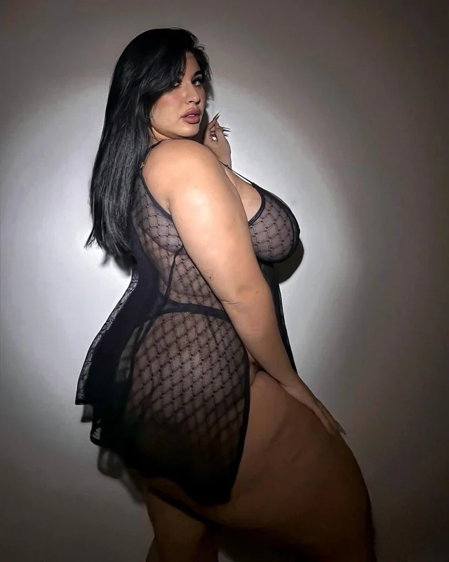 Natalia OnlyFans fashion and beauty creator
