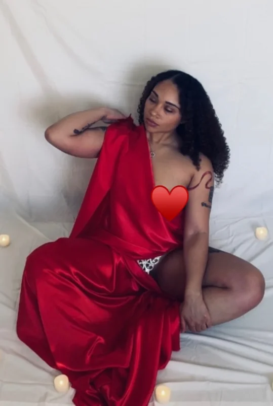 Playtimebeauty OnlyFans creator with curly hair