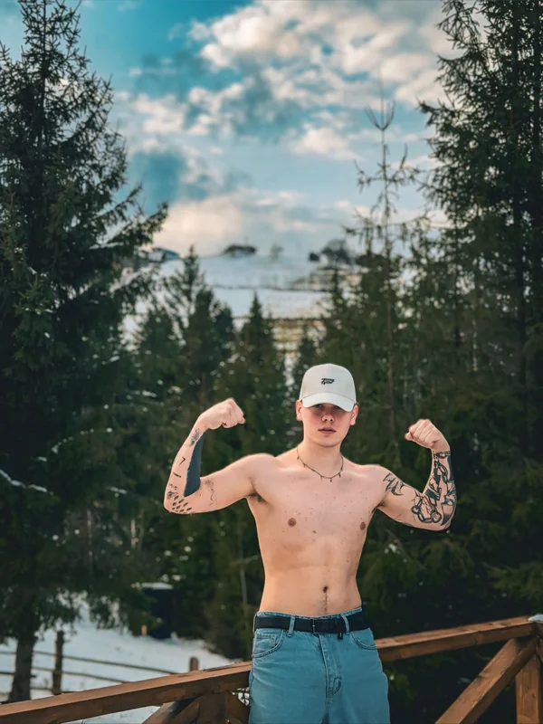 Instakhlopchik OnlyFans creator with exclusive content