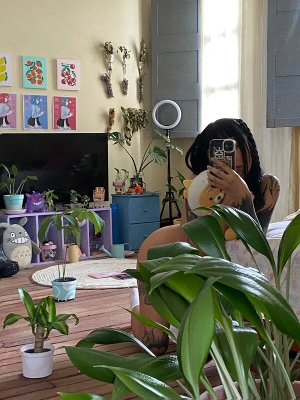 Neuuu OnlyFans exclusive content creator
