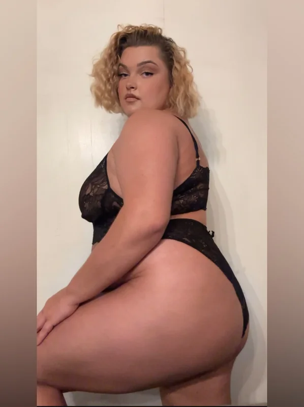 nicole-foxx OnlyFans creator with engaging content