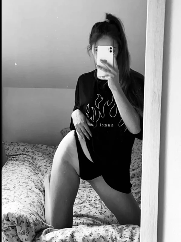 Nicole OnlyFans creator with custom content