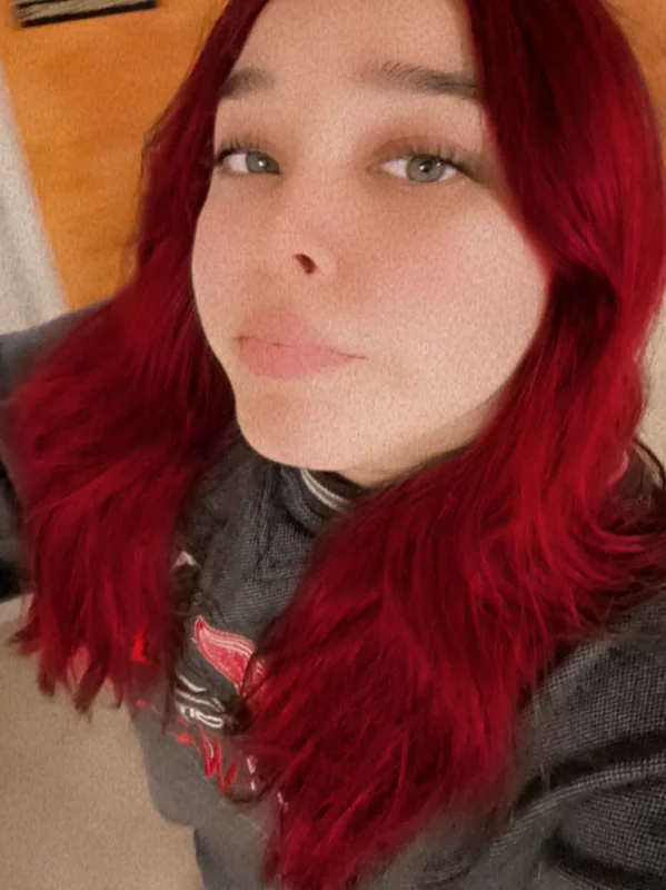 nikki OnlyFans creator with green eyes