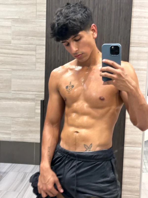 Noah Foxxx OnlyFans Exclusive Model