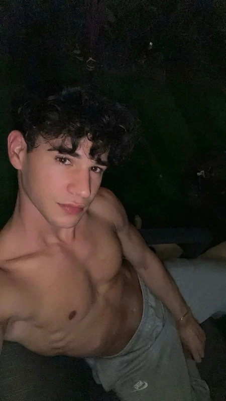 Noahmonroe OnlyFans Male Creator