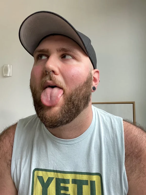 Dom <3 OnlyFans creator with nipple piercings