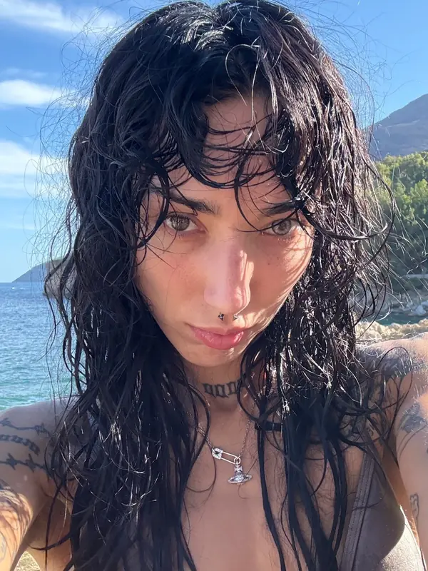 Ocean Taylor OnlyFans creator with captivating eyes