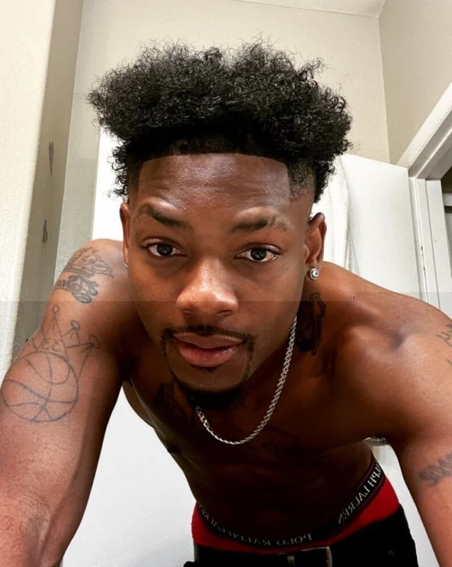 Officialstretch3x OnlyFans athletic tattooed creator.