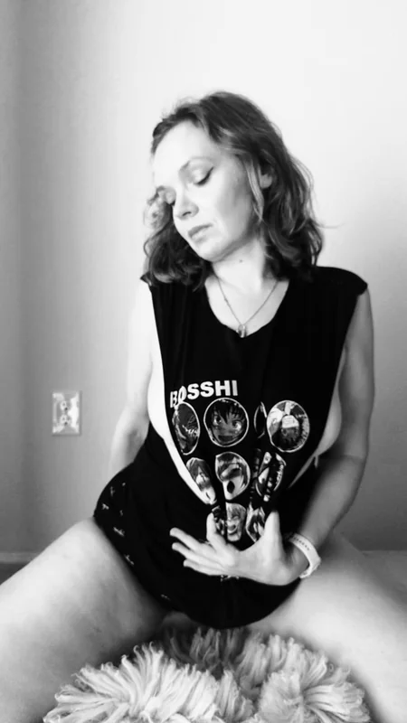 Ohmisslili OnlyFans sensual creator