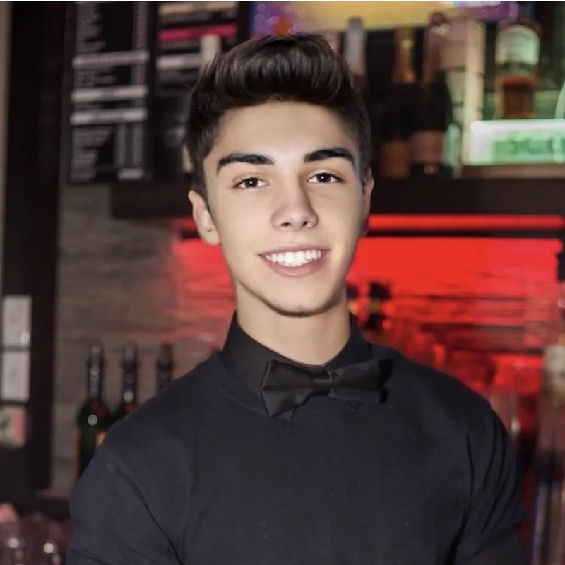 Oliver Knarf OnlyFans Canadian creator with engaging content