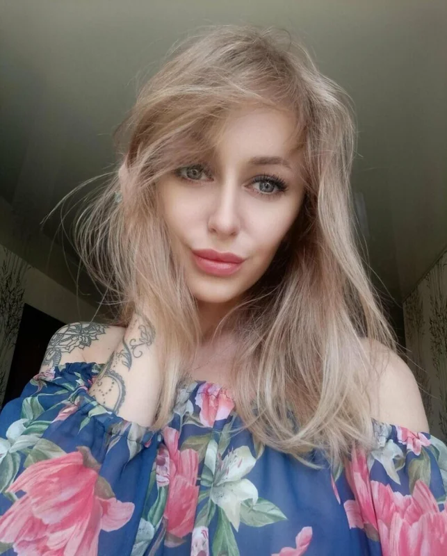 Ollie Blonde OnlyFans top 1% model