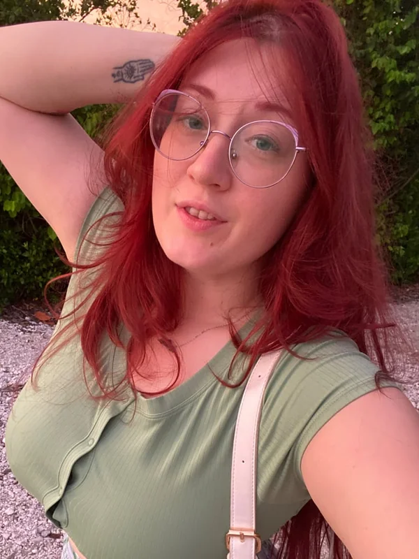 Omankovivi OnlyFans Curvy Redhead