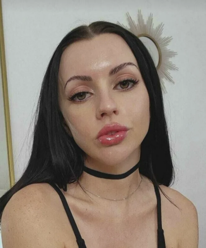 Lexi Belle OnlyFans creator with engaging content