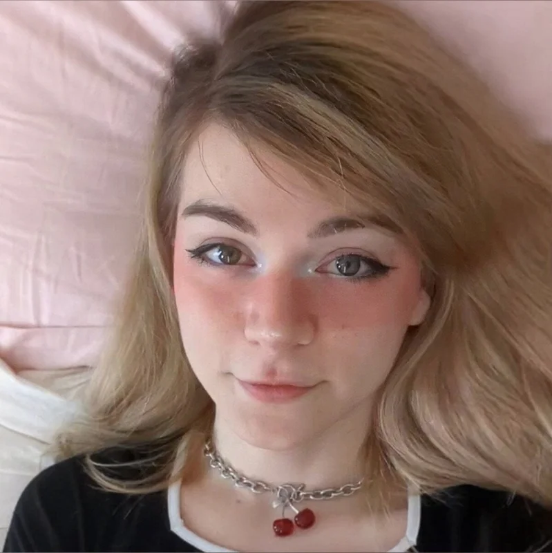 Cloudy on OnlyFans with engaging personality