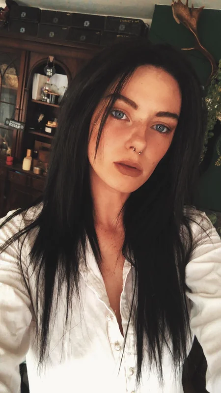 Onliee5mil3here OnlyFans witchy aesthetic creator