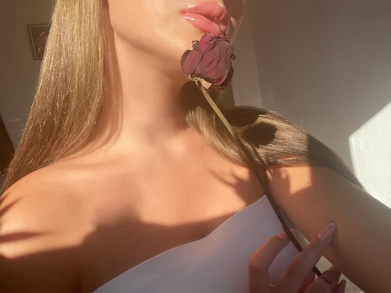 online-doll OnlyFans creator with a dollcore aesthetic