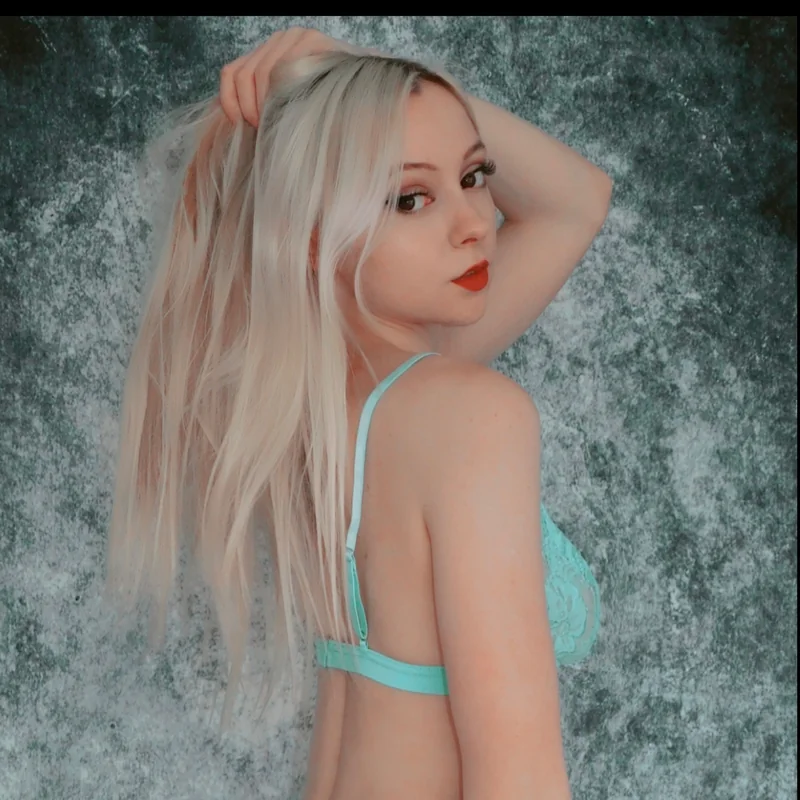 Onlyambrefree OnlyFans profile with exclusive content.