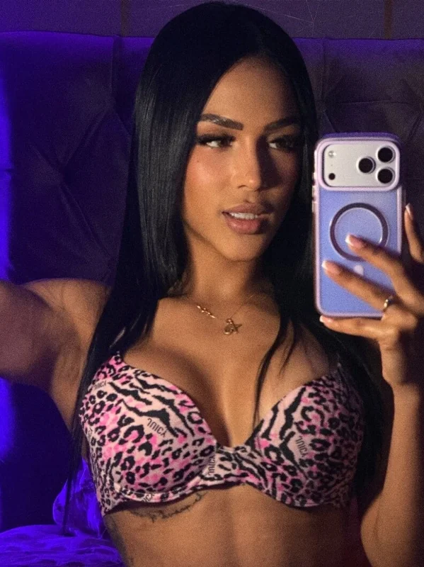 Milly OnlyFans creator with engaging content