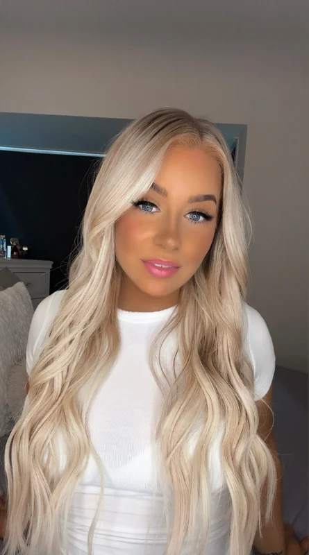 shan OnlyFans creator with blue eyes