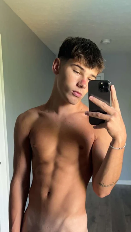 Opashvip OnlyFans Creator with exclusive content