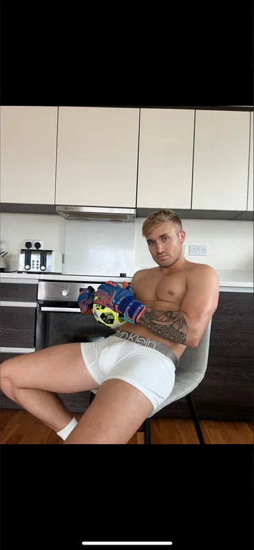 Oscar on OnlyFans with playful vibe