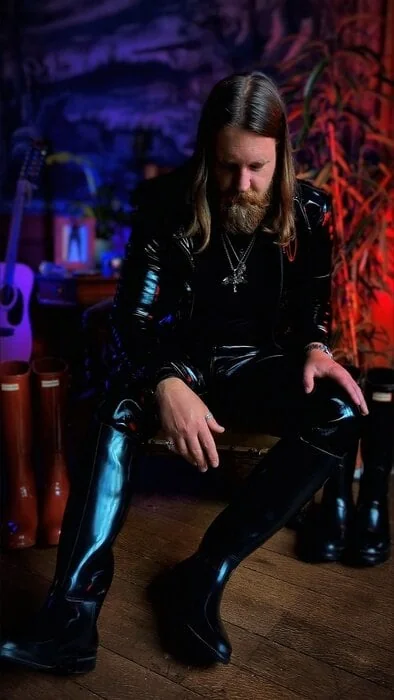 Oscarthickk OnlyFans creator with a passion for rubber boots