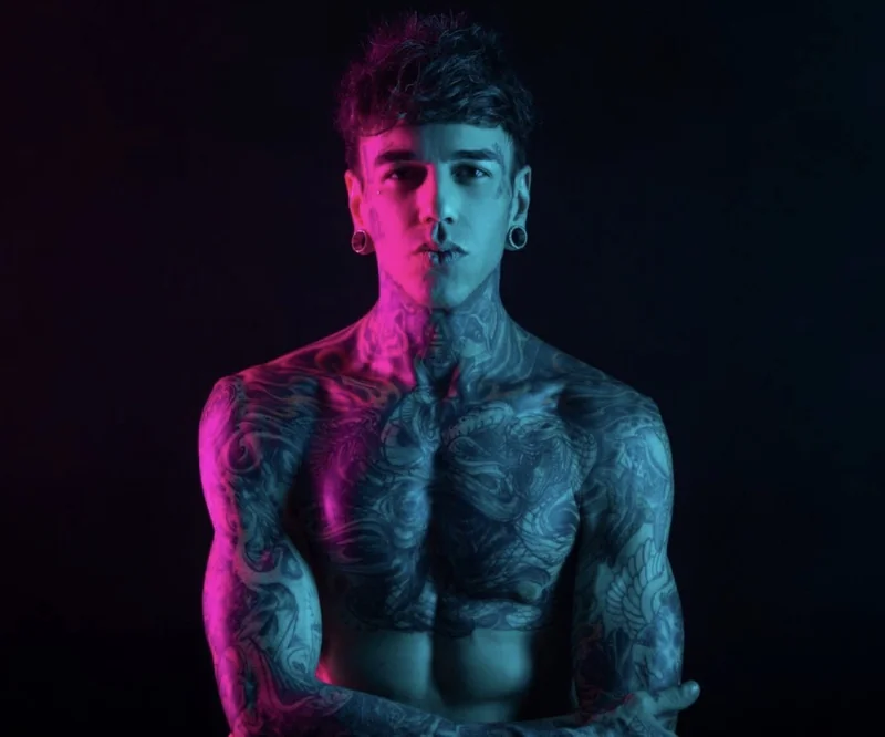 Oscar Wylde OnlyFans male creator with nightlife content.