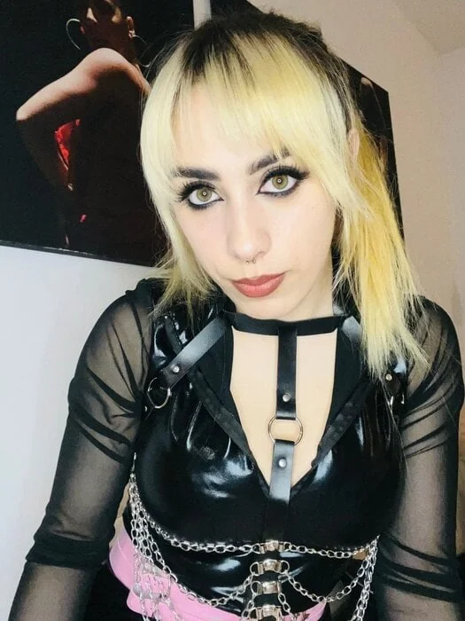 Pornelia OnlyFans adult model