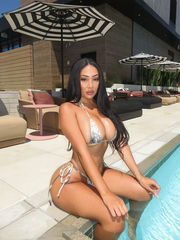Pamela OnlyFans creator with flirty vibe